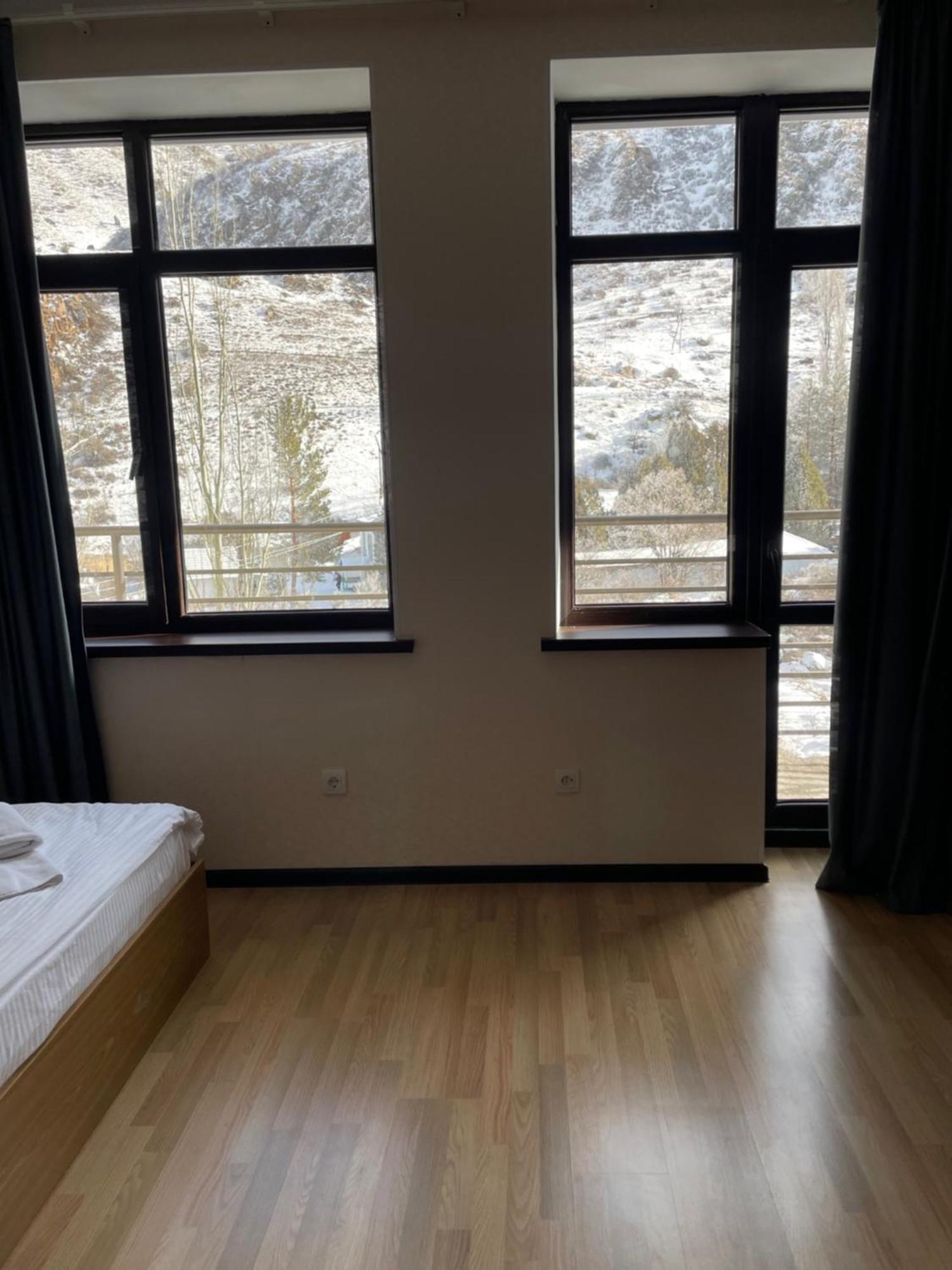 ホテル Issyk Ata Retreat Gorno-Serafimovka エクステリア 写真